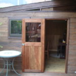 手作りの木製小屋・ウッドデッキ