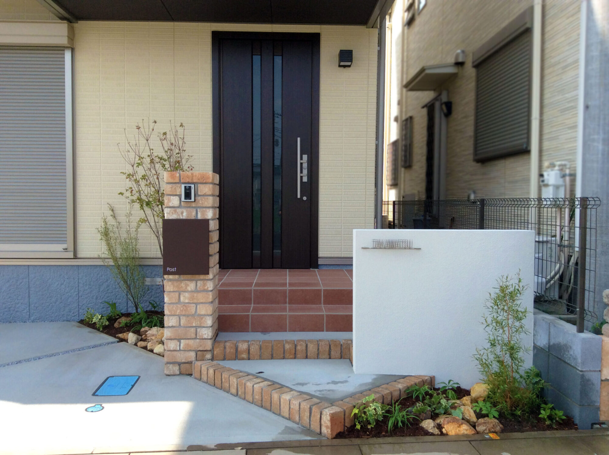 埼玉で施工した春らしい庭｜Growth Garden自社施工事例（植栽・レンガ・アプローチ）